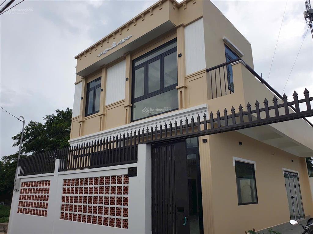 Cần chuyển nhượng nhà mới xây 100% . 4pn  hẻm xe hơi