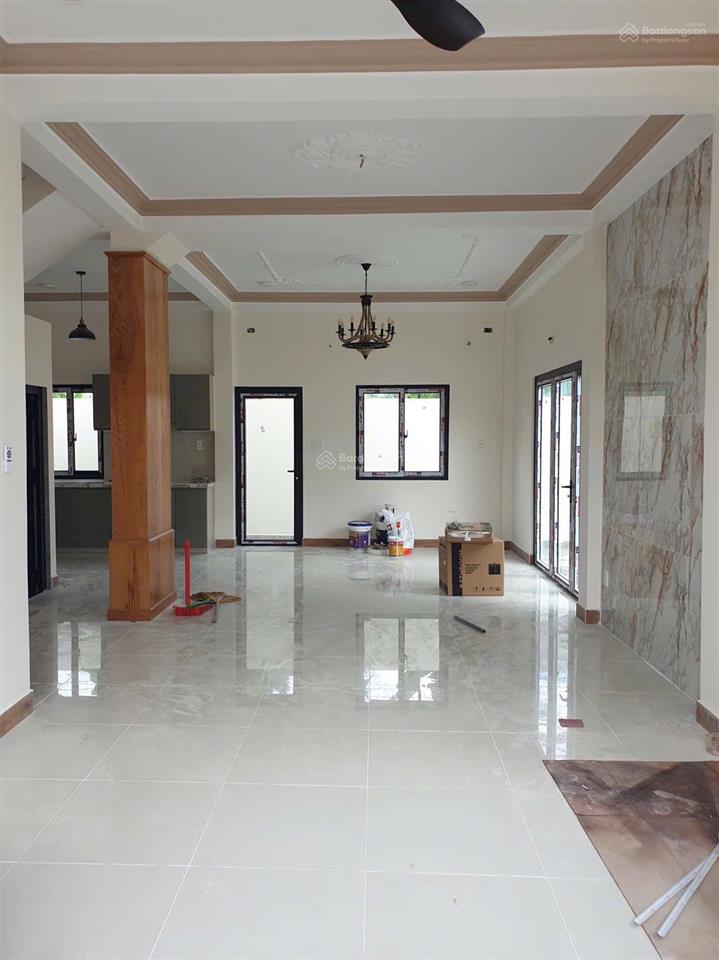 Cần chuyển nhượng nhà mới xây 100% . 4pn  hẻm xe hơi