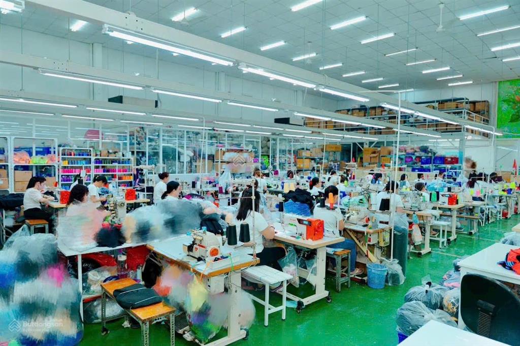 Cần chuyển nhượng nhà xưởng 900m2  pháp lý chuẩn  hoàn công.