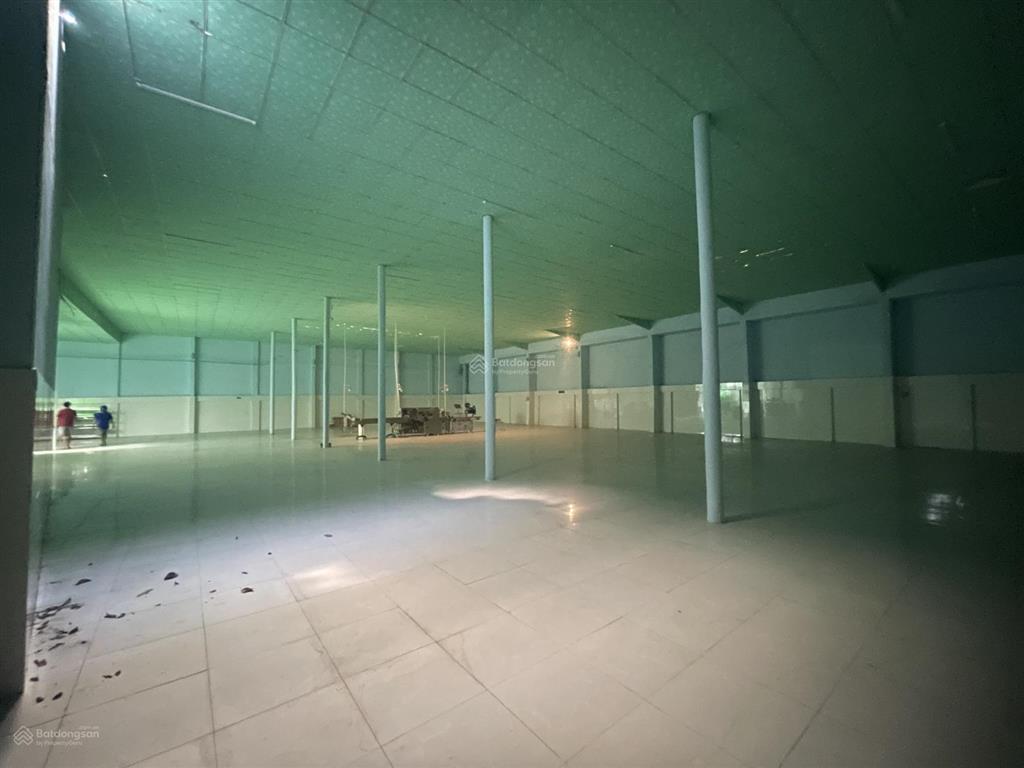 Cho thuê 2300m2 kho bãi giá 45tr/tháng