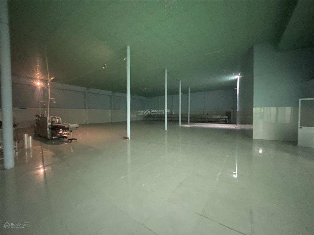 Cho thuê 2300m2 kho bãi giá 45tr/tháng