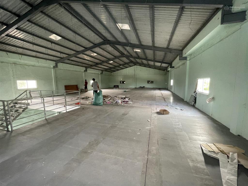 Chính chủ cho thuê 1300m2 kho xưởng