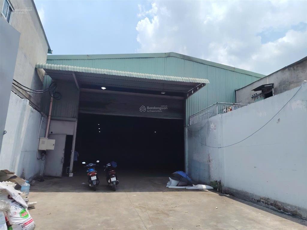Cho thuê 2500m2 kho xưởng 130 triệu/tháng