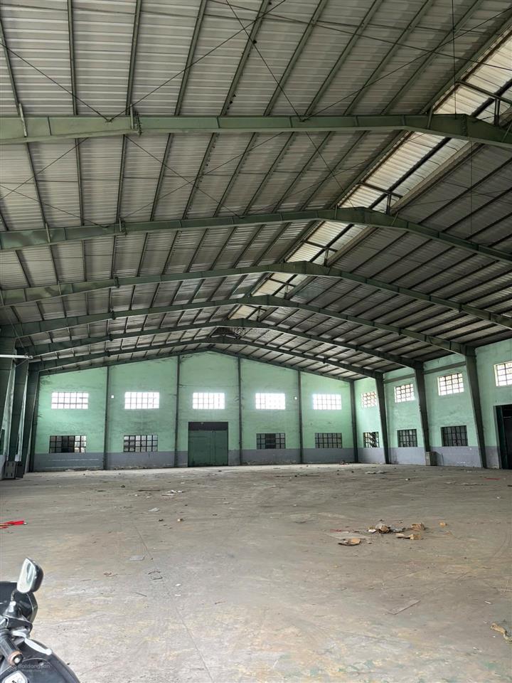 Cho thuê 2500m2 kho xưởng 130 triệu/tháng