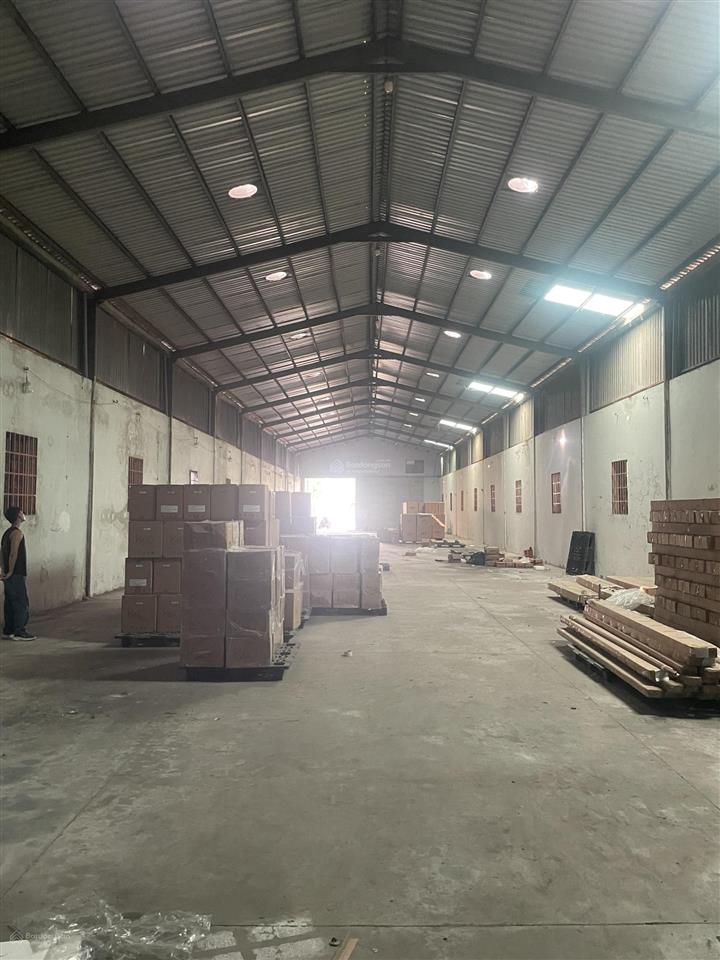 Cho thuê 900m2 nhà xưởng tpt giá 30tr