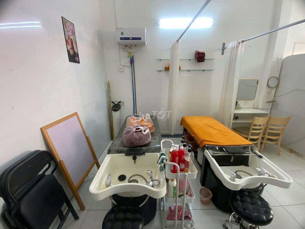 Sang tiệm Nail - Gội mặt tiền đường Gò Xoài