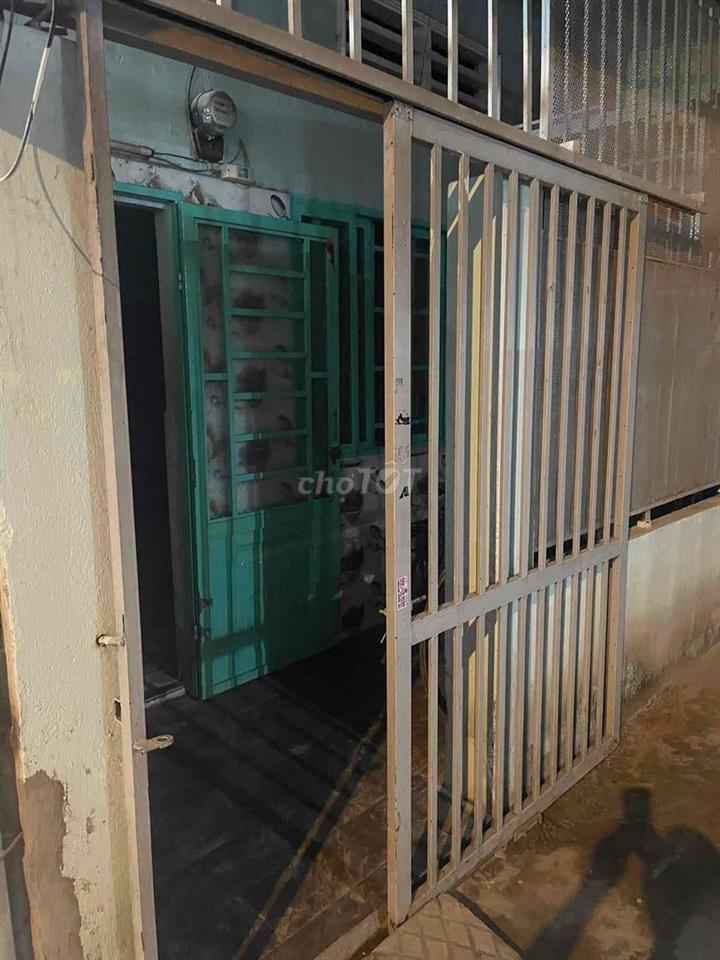 cần cho thuê nhà nhỏ có 1 trệt 1 tầng có máy lạnh sẵn