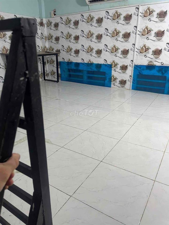 cần cho thuê nhà nhỏ có 1 trệt 1 tầng có máy lạnh sẵn