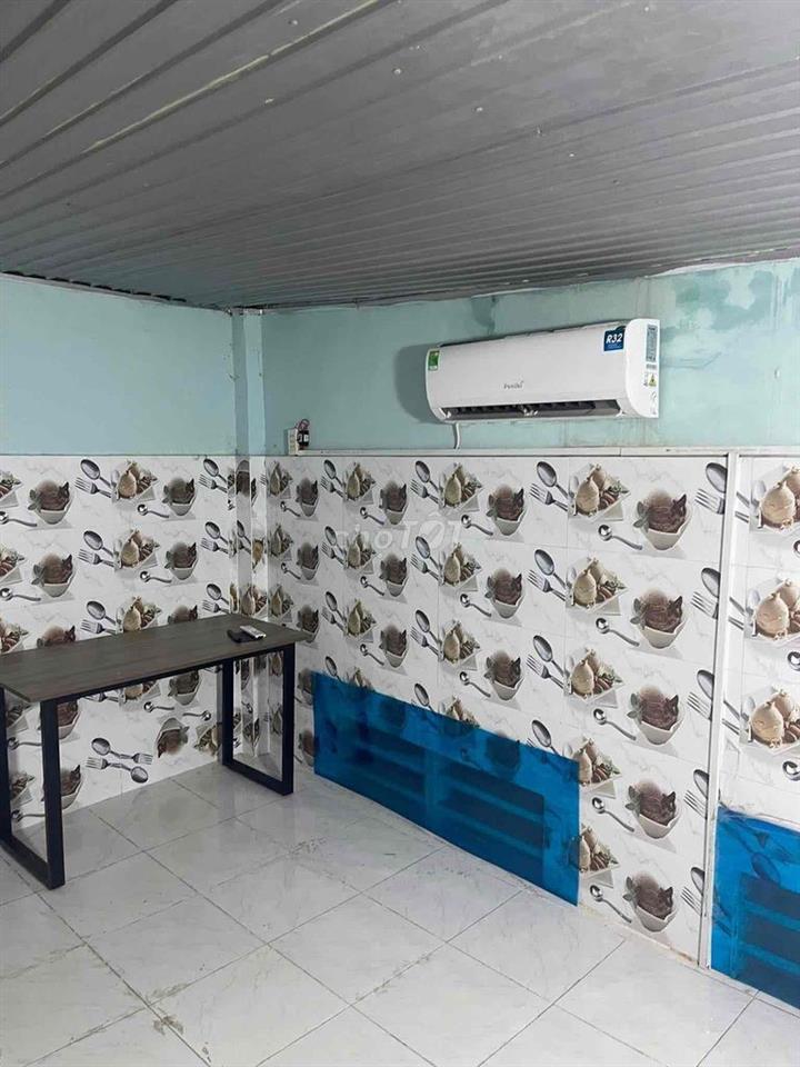 cần cho thuê nhà nhỏ có 1 trệt 1 tầng có máy lạnh sẵn