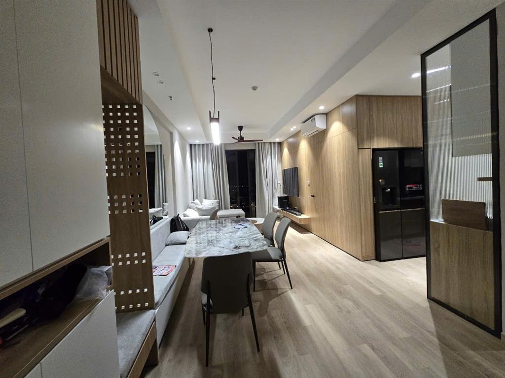 Đúng giá  đúng căn. chính chủ chuyển nhượng căn 2pn 74m2 view đb full nội thất giá 3.75 tỷ