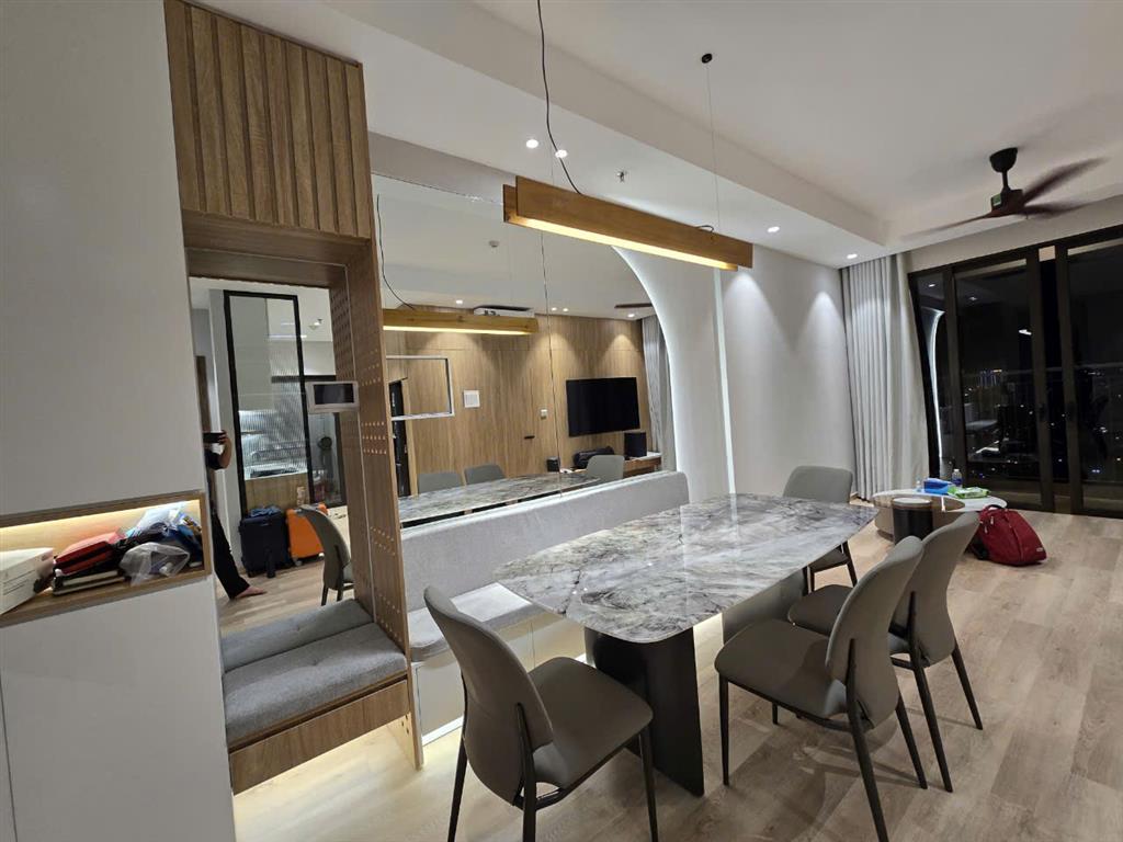 Đúng giá  đúng căn. chính chủ chuyển nhượng căn 2pn 74m2 view đb full nội thất giá 3.75 tỷ