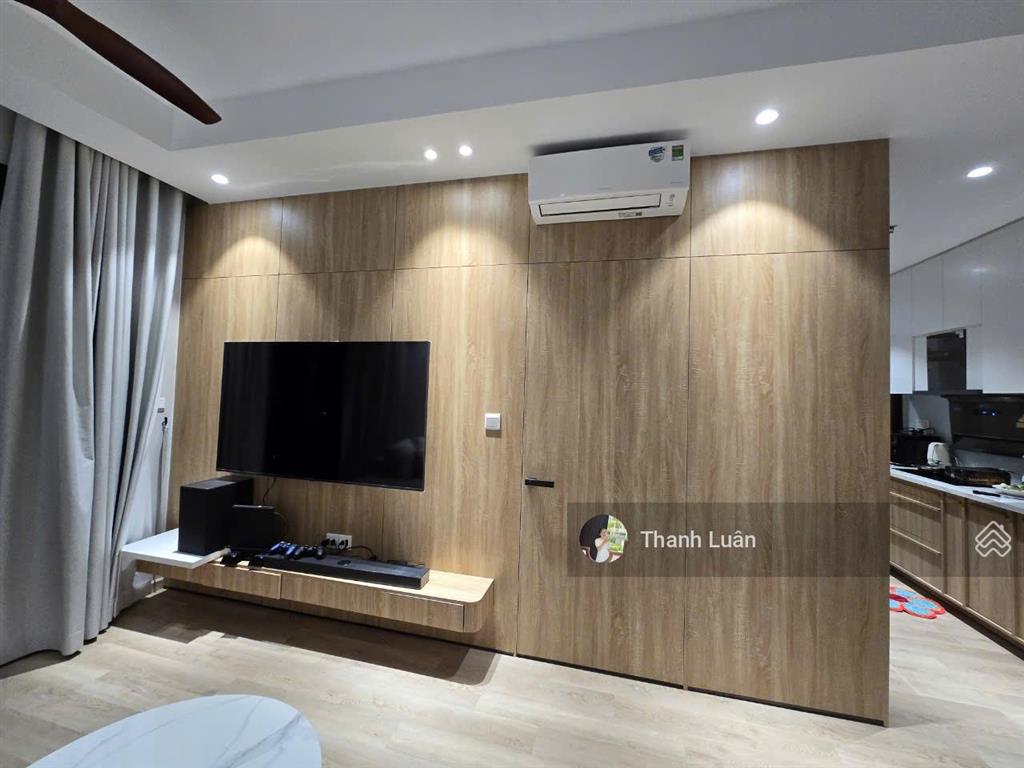 Chính chủ cho thuê căn 2pn2wc 74m2 full nội thất cao cấp giá 10 triệu flora novia