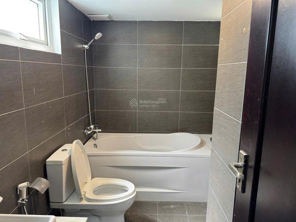 Dòng tiền thu nhập 1 tỷ 560 triệu một năm  bán tòa chdv ngay trung tâm phố tây an thượng