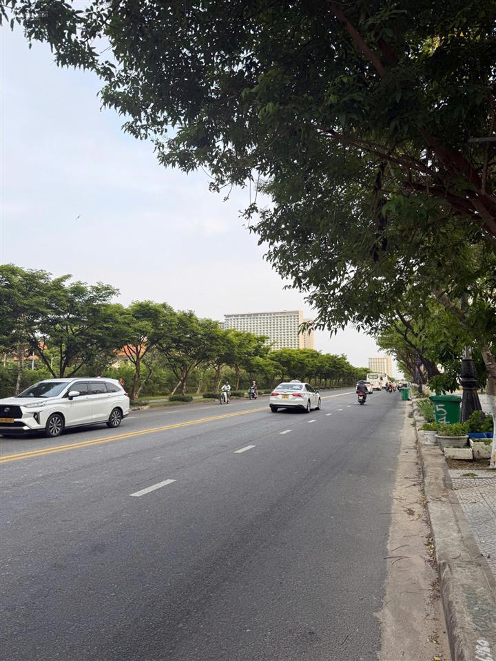 Giảm sâu 2 tỷ bán đất tặng kèm biệt thự 3 tầng mt võ nguyên giáp đối diện resort furama đà nẵng