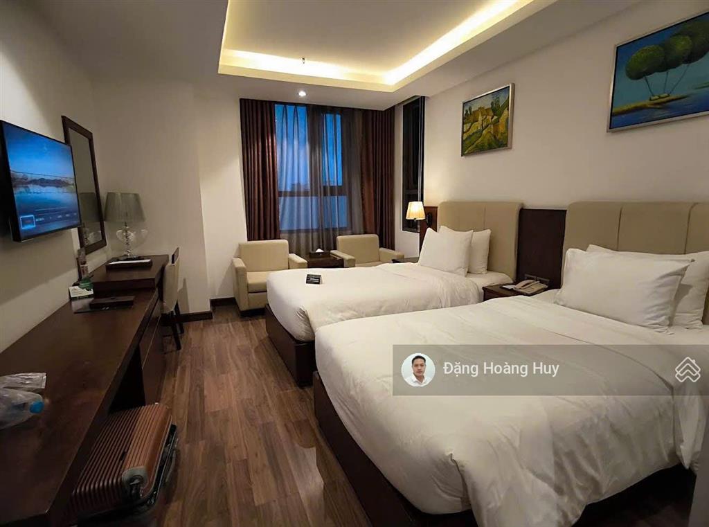 Bán khách sạn 4 sao đường phạm văn đồng, ngay bãi biển mỹ khê