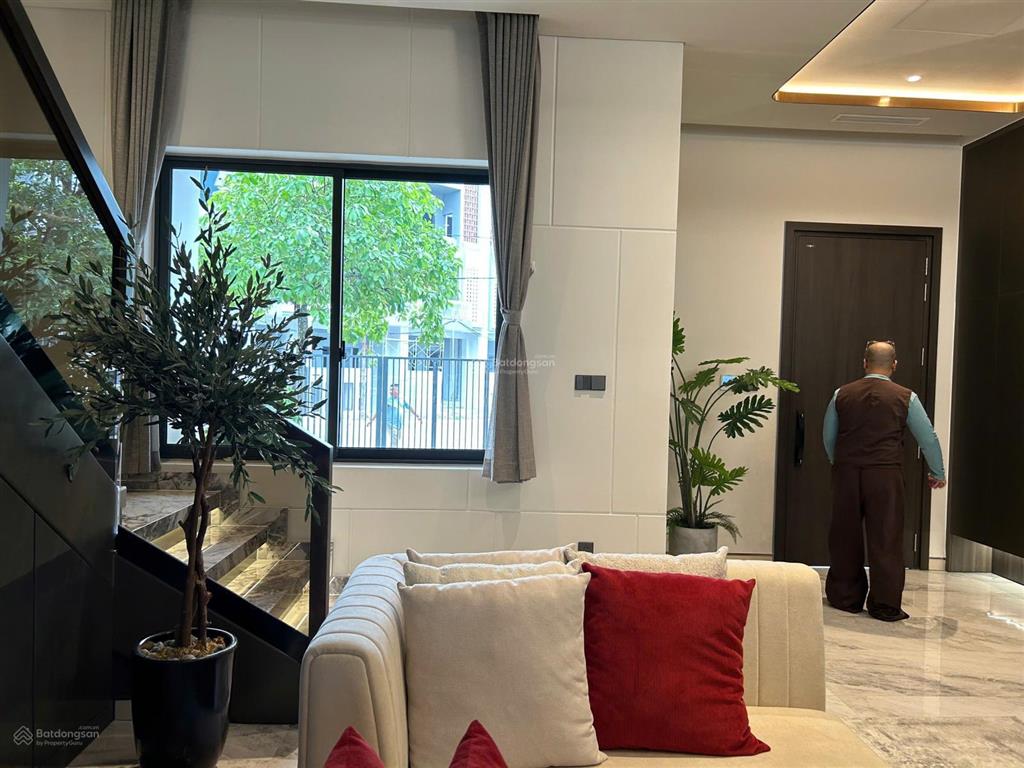 Cần bán căn góc diện tích nhỏ 85m2 giá 7,5 tỷ.  0919 147 *** xuân chân
