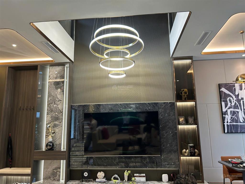 Cần bán căn góc diện tích nhỏ 85m2 giá 7,5 tỷ.  0919 147 *** xuân chân