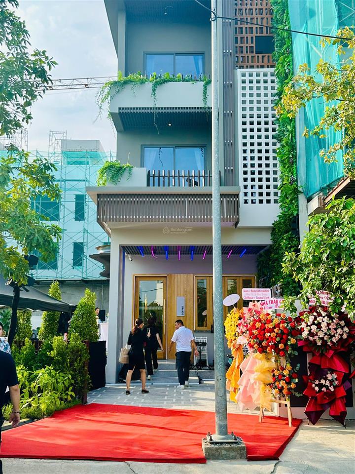 Cần bán căn góc diện tích nhỏ 85m2 giá 7,5 tỷ.  0919 147 *** xuân chân