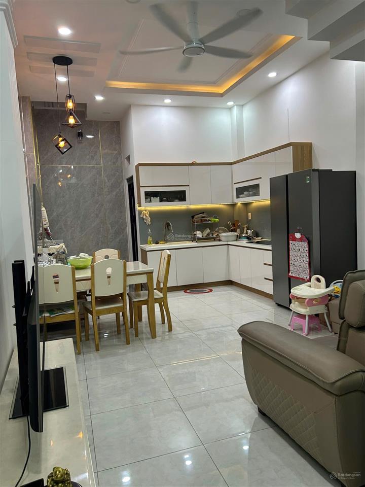 Chính chủ cho thuê nhà phạm đăng giảng cách aeonmall tân phú 10p đi xe. hẻm 6m, full nội thất