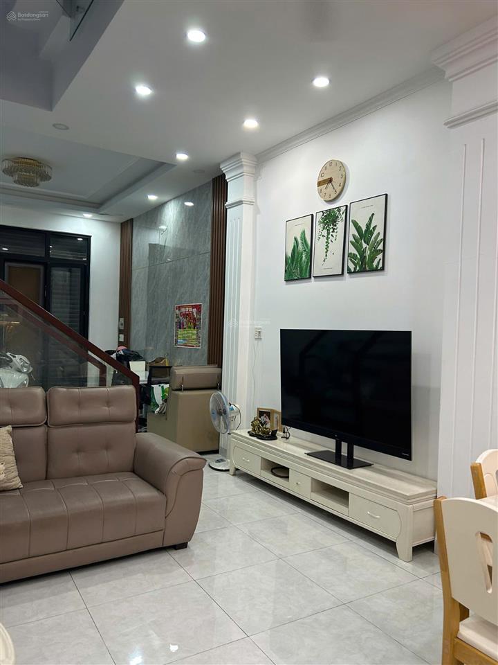 Chính chủ cho thuê nhà phạm đăng giảng cách aeonmall tân phú 10p đi xe. hẻm 6m, full nội thất
