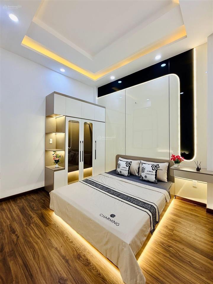 Siêu thơm  4 tầng lầu bề thế  hẻm ô tô  trang bị nội thất  đường phạm văn chiêu