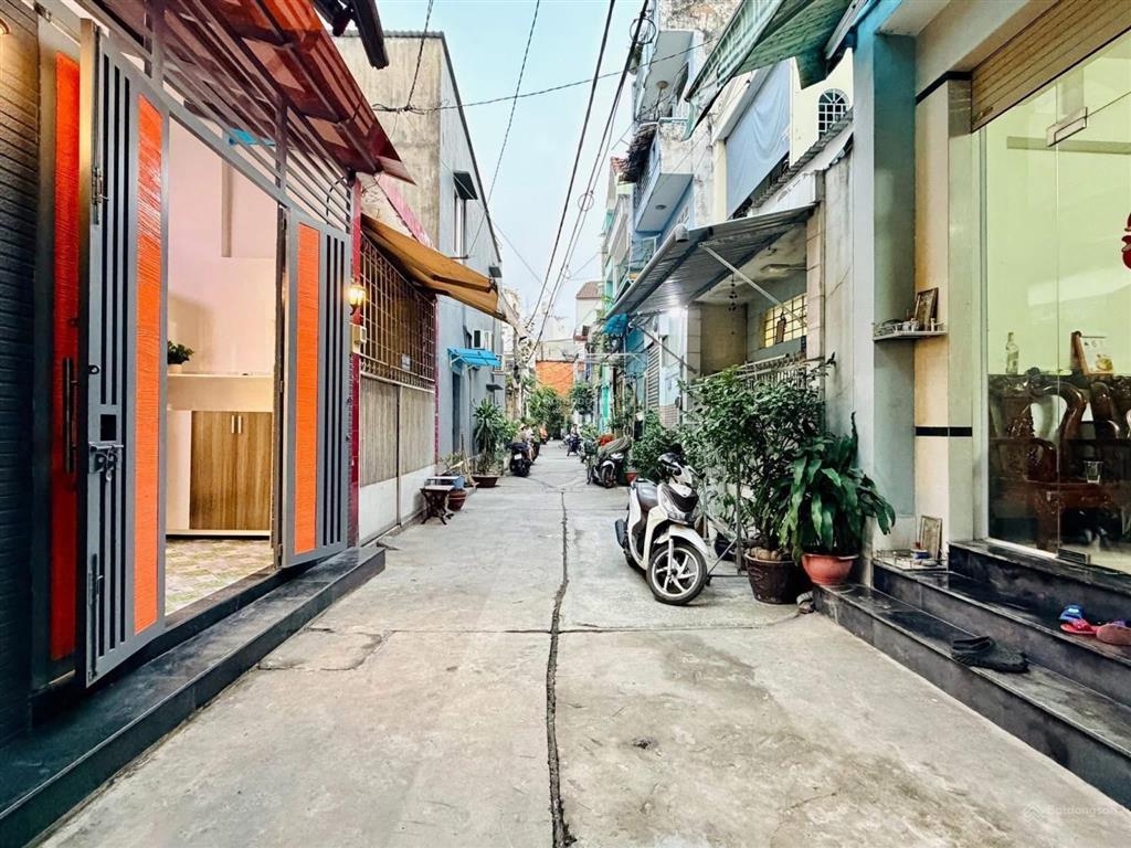 Siêu thơm  4 tầng lầu bề thế  hẻm ô tô  trang bị nội thất  đường phạm văn chiêu