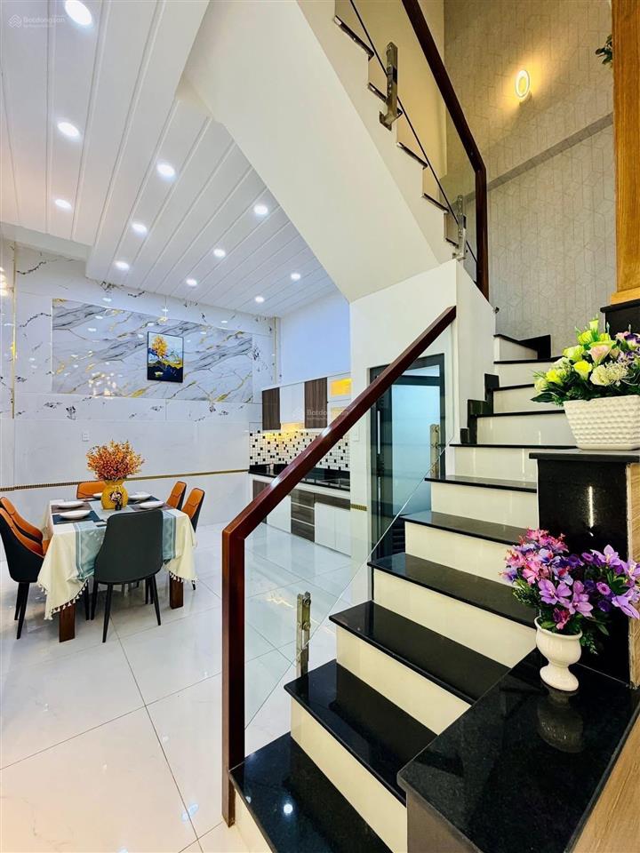 Siêu thơm  4 tầng lầu bề thế  hẻm ô tô  trang bị nội thất  đường phạm văn chiêu