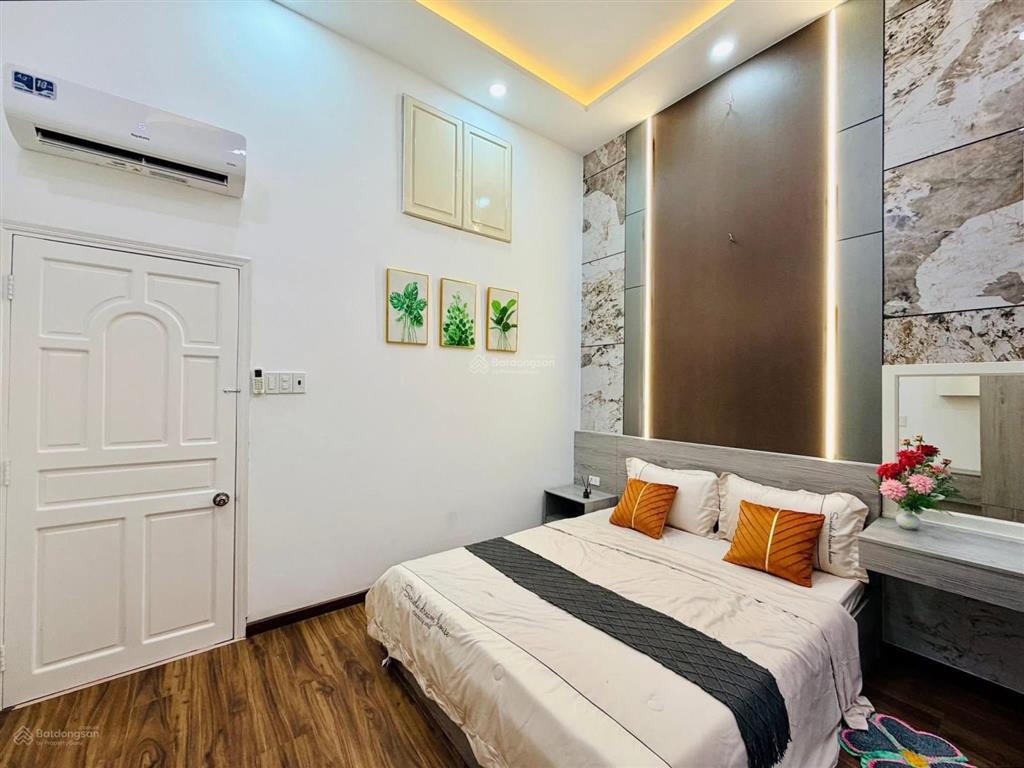 Siêu thơm  4 tầng lầu bề thế  hẻm ô tô  trang bị nội thất  đường phạm văn chiêu