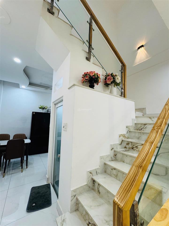 Nhà mới ngang rộng 4m  đẹp  ô tô tới ngay nhà rẻ  đường phạm văn chiêu  gần công viên làng hoa