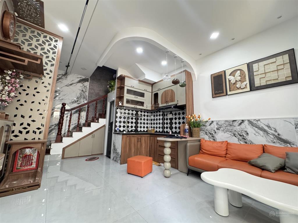 4 tầng lầu  mái đúc  cạnh phú nhuận  sát bình thạnh  nhà kiên cố. đường số 2  nguyễn kiệm