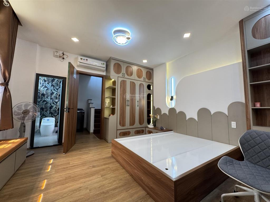 4 tầng lầu  mái đúc  cạnh phú nhuận  sát bình thạnh  nhà kiên cố. đường số 2  nguyễn kiệm