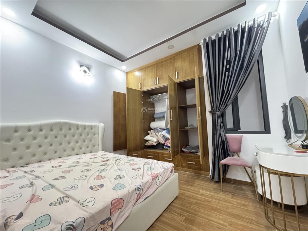 Ô tô ngủ trong nhà 5 tầng lầu đường lê đức thọ gần chợ xóm mới