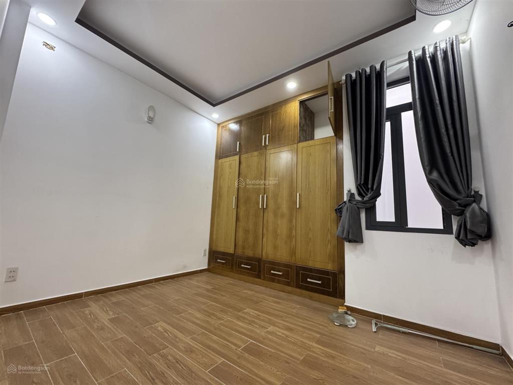 Ô tô ngủ trong nhà 5 tầng lầu đường lê đức thọ gần chợ xóm mới