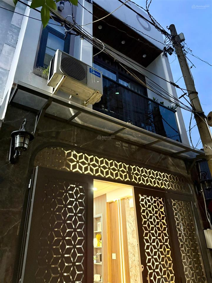 Nhà mới dọn vô ở ngay được  2 tầng lầu kiên cố  sổ hồng riêng hẻm sạch sẽ đg số 8 thống nhất