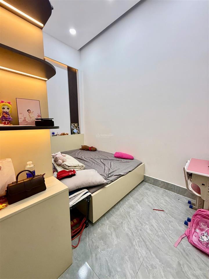 Nhà mới dọn vô ở ngay được  2 tầng lầu kiên cố  sổ hồng riêng hẻm sạch sẽ đg số 8 thống nhất