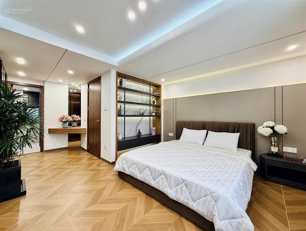 Siêu vị trí 5 tầng lầu xây mới  hẻm ô tô cạnh công viên làng hoa kiến trúc đẹp full nội thất