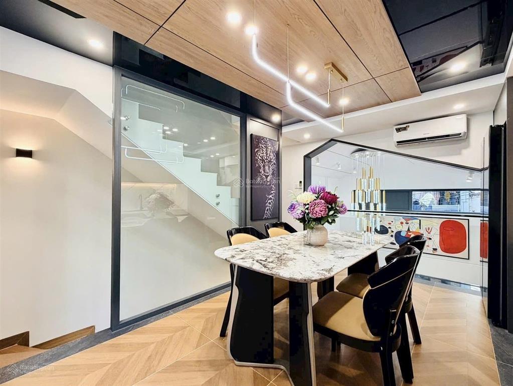 Siêu vị trí 5 tầng lầu xây mới  hẻm ô tô cạnh công viên làng hoa kiến trúc đẹp full nội thất