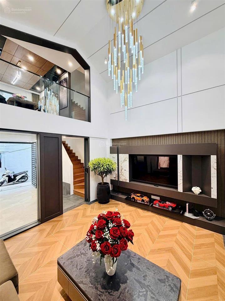 Siêu vị trí 5 tầng lầu xây mới  hẻm ô tô cạnh công viên làng hoa kiến trúc đẹp full nội thất