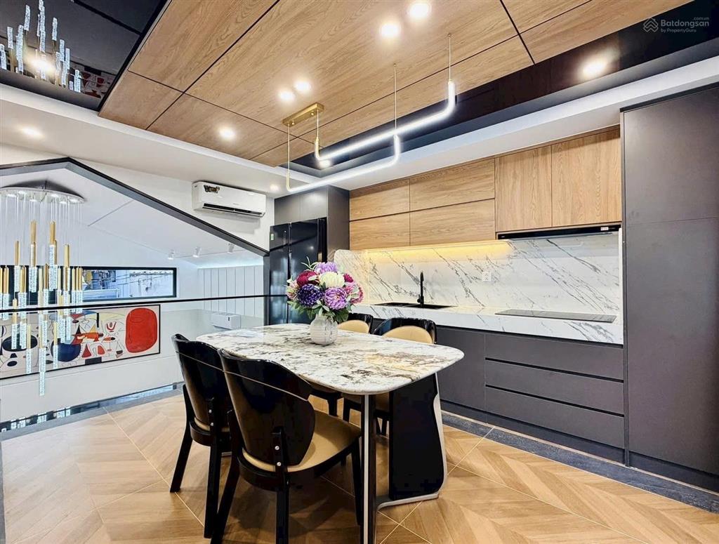 Siêu vị trí 5 tầng lầu xây mới  hẻm ô tô cạnh công viên làng hoa kiến trúc đẹp full nội thất