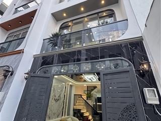 Đi bộ ra siêu thị emart 2 vì gần  xây mới 3 tầng lầu  hẻm rộng 4 mét  đường phan huy ích