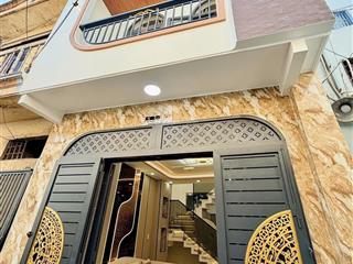 Nhà mới đẹp 3 phòng ngủ diện tích to cách 2 căn ra mặt tiền đường full nội thất tốt