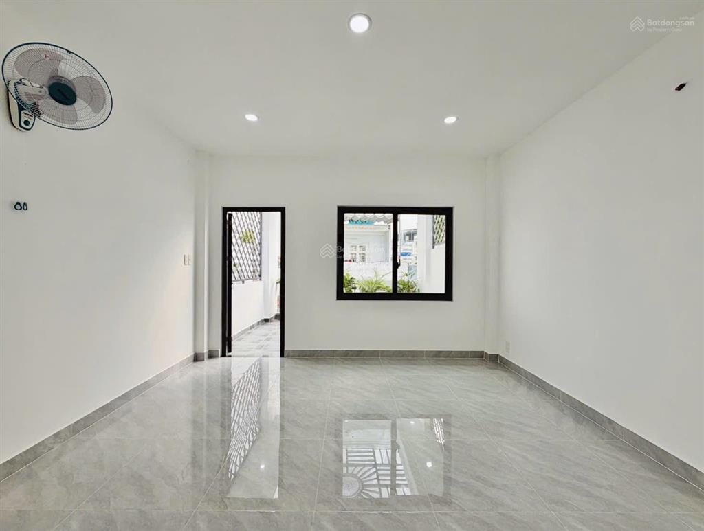 Công năng tuyệt hảo 4 phòng ngủ có bồn tắm nằm nở hậu tài lộc 4 tầng lầu đúc cứng cáp
