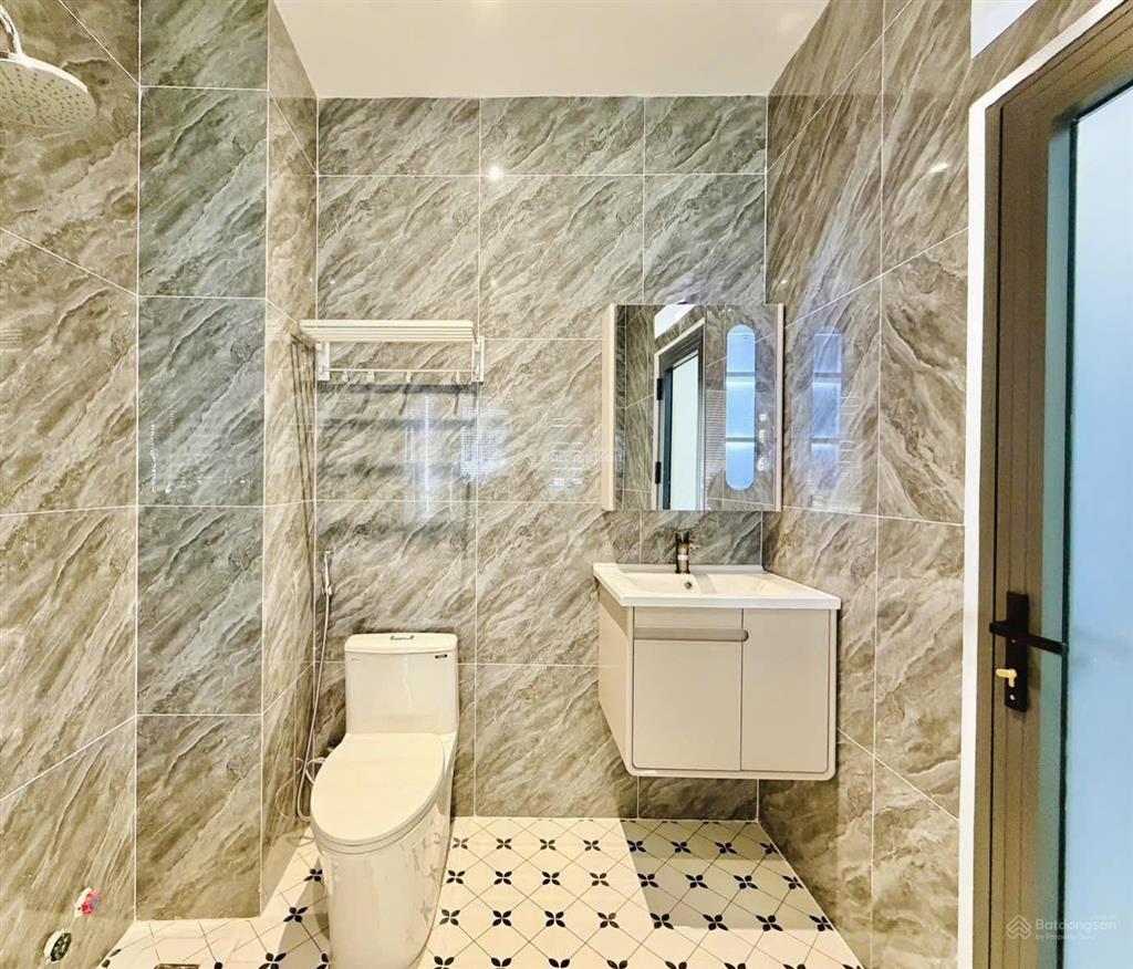 Công năng tuyệt hảo 4 phòng ngủ có bồn tắm nằm nở hậu tài lộc 4 tầng lầu đúc cứng cáp
