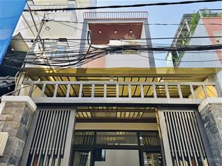 Nhà có chiều dài 17m có sân để xe thiết kế rất bắt mắt  3 phòng ngủ hẻm ô tô thông pham văn chiêu