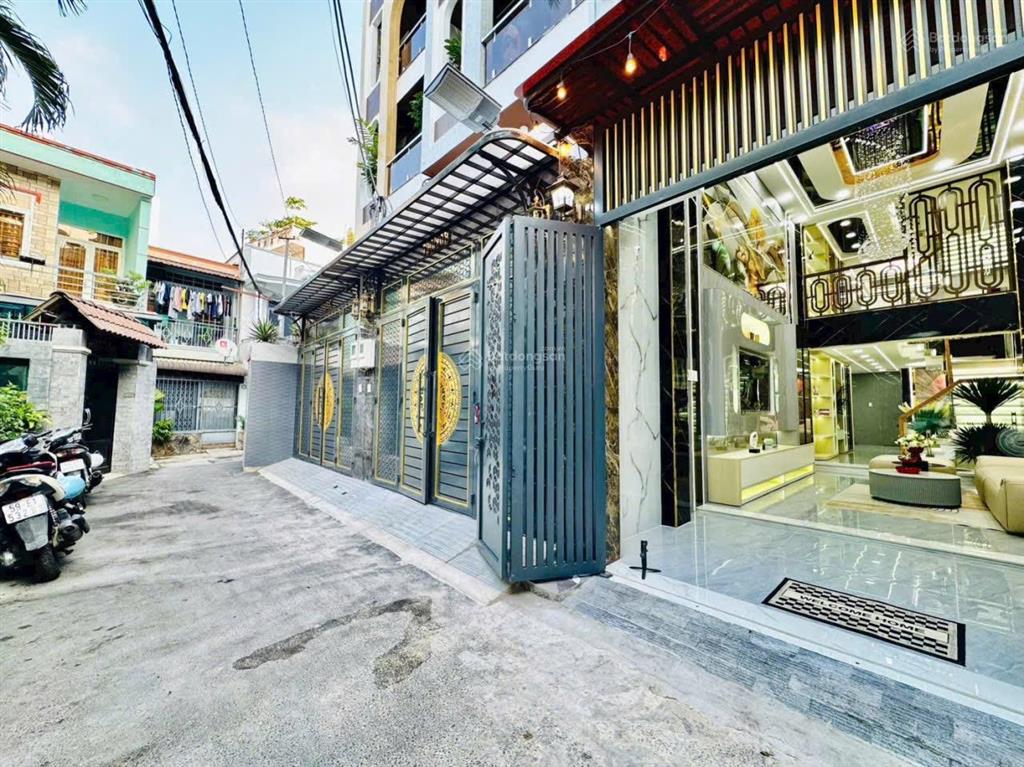 Diện tích toxây mới5 tầng lầu5 phòng ngủ2 sân thượngphòng xông hơiquang trung