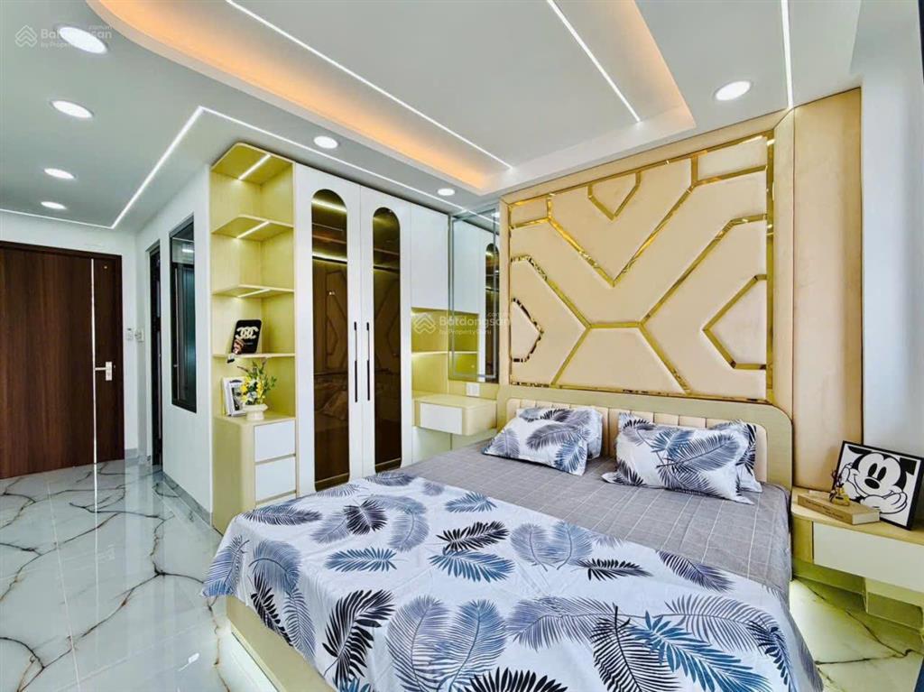 Diện tích toxây mới5 tầng lầu5 phòng ngủ2 sân thượngphòng xông hơiquang trung