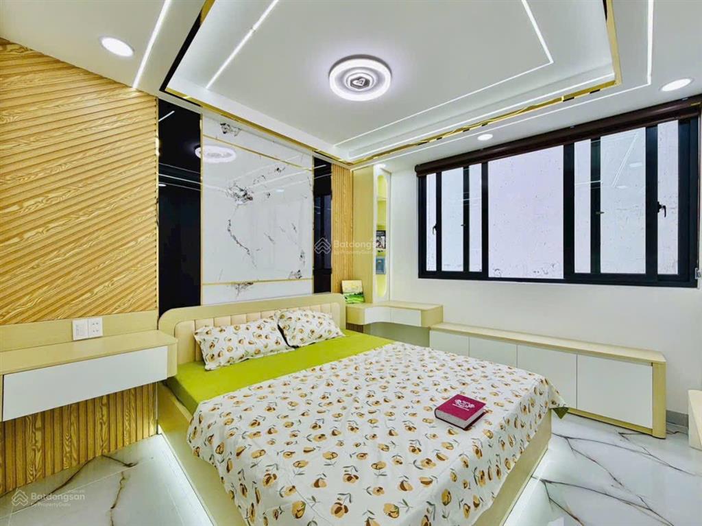 Diện tích toxây mới5 tầng lầu5 phòng ngủ2 sân thượngphòng xông hơiquang trung