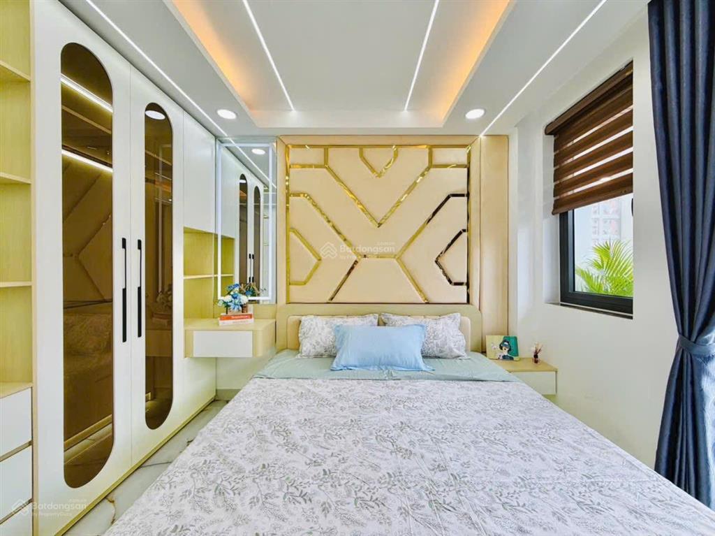Diện tích toxây mới5 tầng lầu5 phòng ngủ2 sân thượngphòng xông hơiquang trung