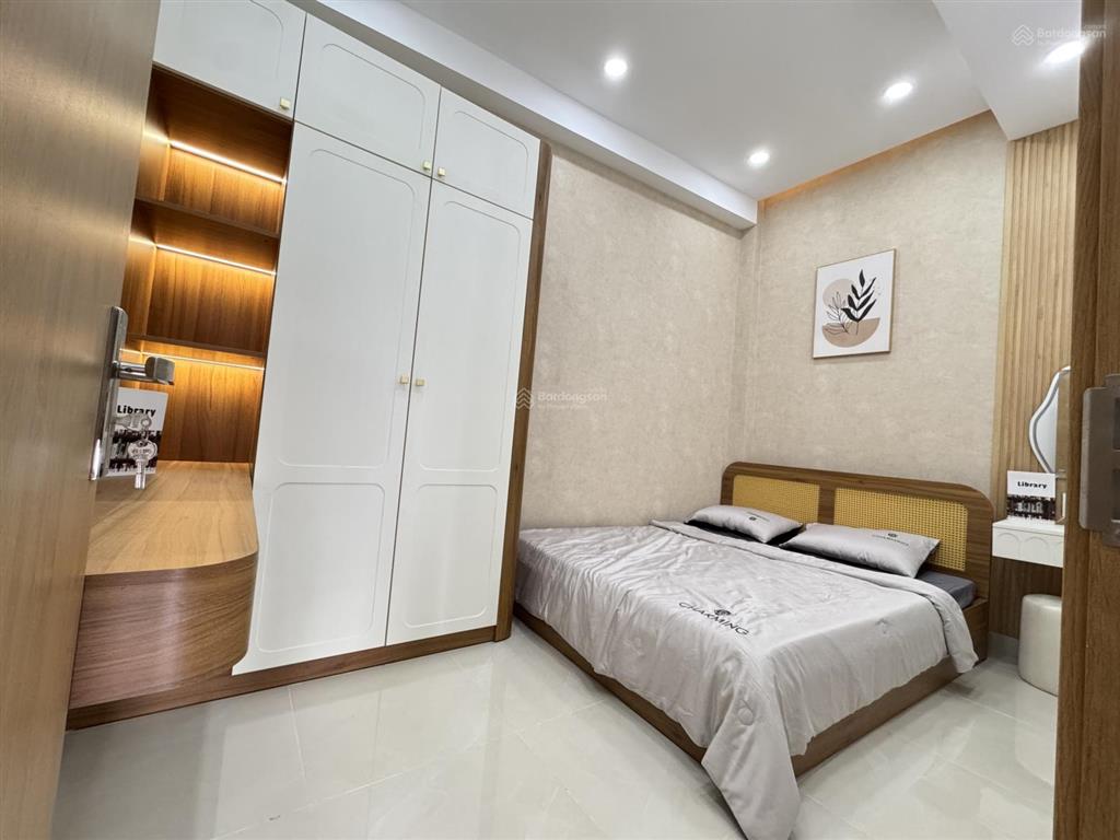 Rẻ  diện tích lớn ngang nhà rộng 4m gần chợ hạnh thông tây hẻm thông nhà mới cứng