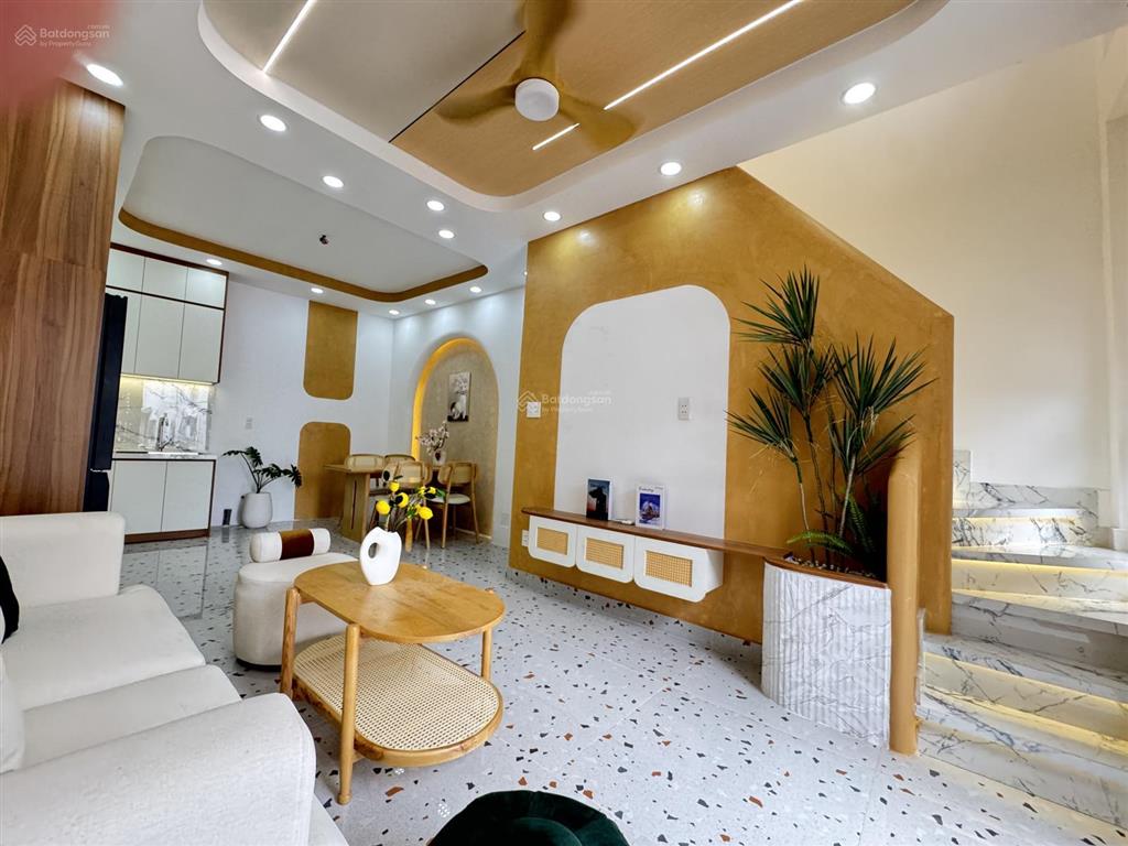 Rẻ  diện tích lớn ngang nhà rộng 4m gần chợ hạnh thông tây hẻm thông nhà mới cứng